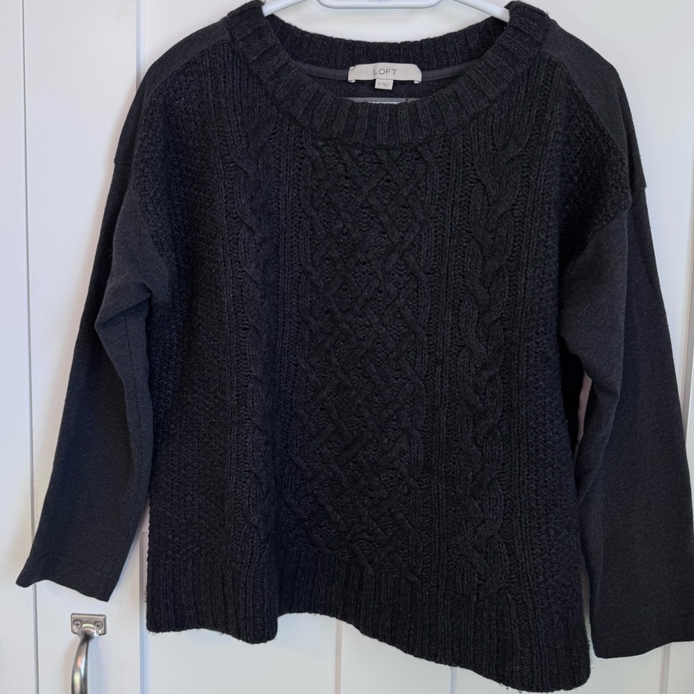 Ann Taylor LOFT Charcoal Gray Cable Knit Sweater Wool Blend Size‎ Medium Classic
